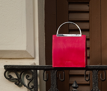 Heiße rote Taschen